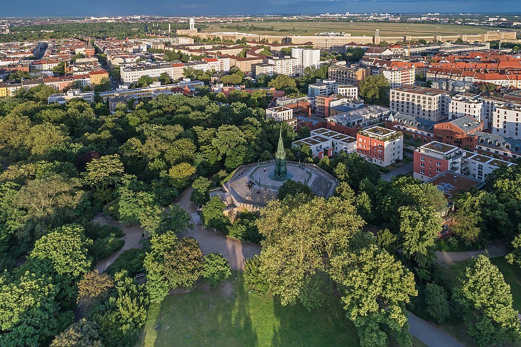 Vue aérienne sur le parc de Viktoriapark dans le quartier de Kreuzberg à Berlin - Photo de A.Savin