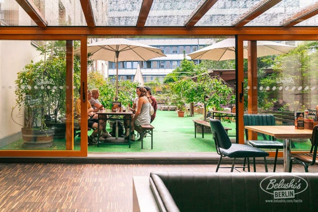 Bar / restaurant de l'auberge de jeunesse St Christopher's Inn Berlin Mitte.