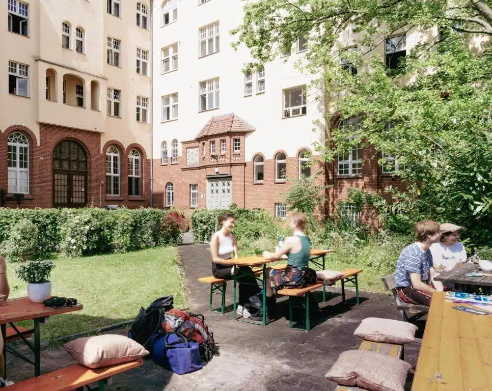 Terrasse de l'auberge de jeunesse Three little pigs à Berlin.