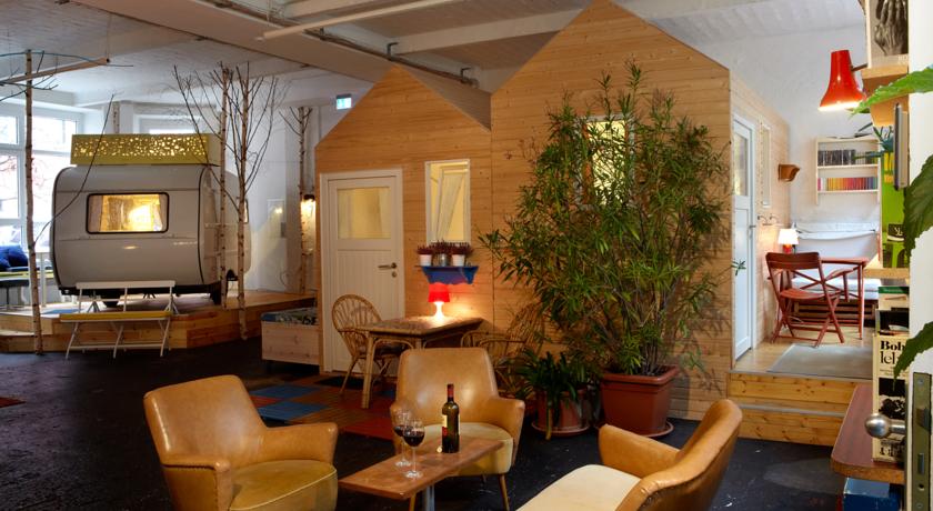 Hébergement à Berlin : Le faux camping Huetten palast à Kreuzberg, Berlin.