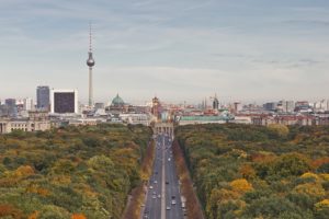 Fernsehturm, tour de TV de Berlin : Communisme et X de lumière