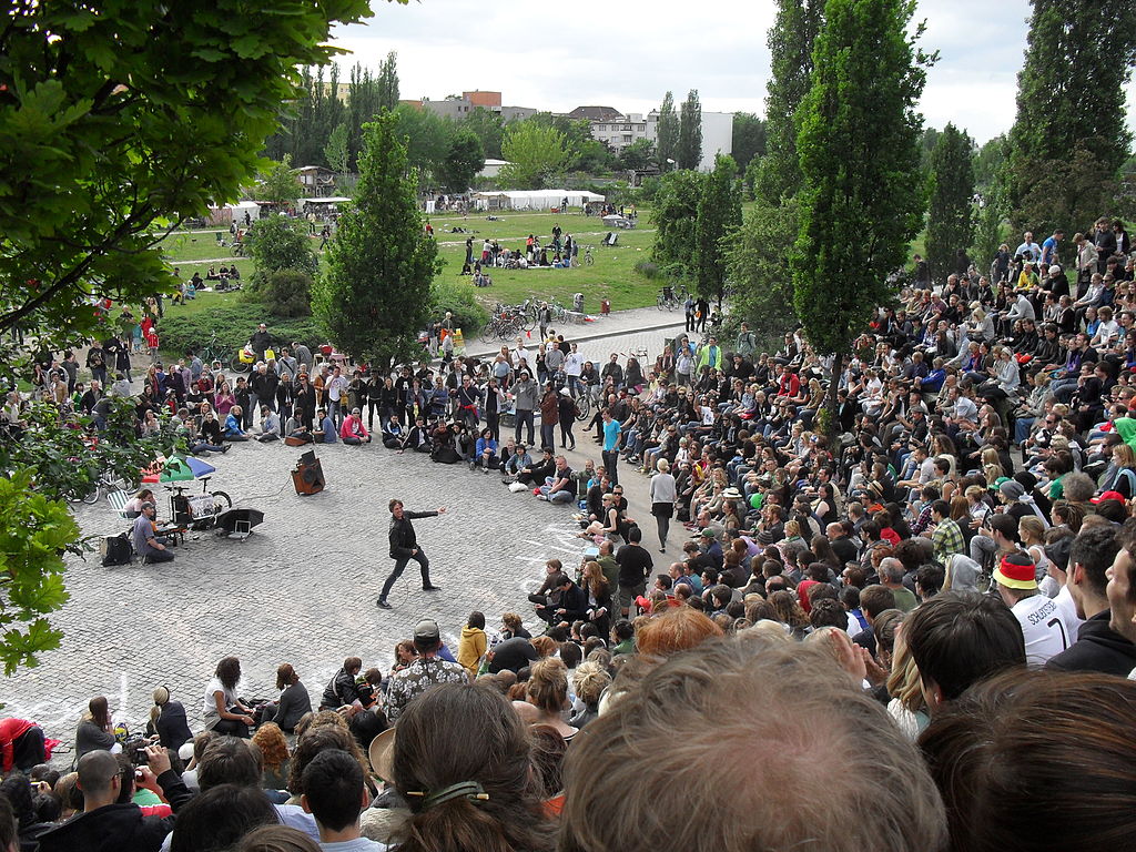 Karaoké au Mauerpark dans le quartier de Prenzlauer Berg à Berlin. Photo de Niels Elgaard Larsen 