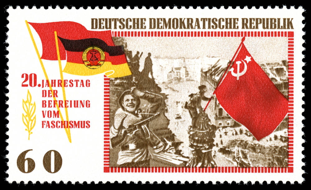 timbre de la RDA en 1965 représentant la prise du Reichstag à Berlin en 1945.