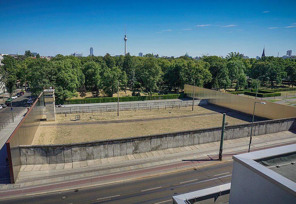 Mémorial et musée du mur de Berlin près de Prenzlauer Berg à Berlin. Photo de Einaz80