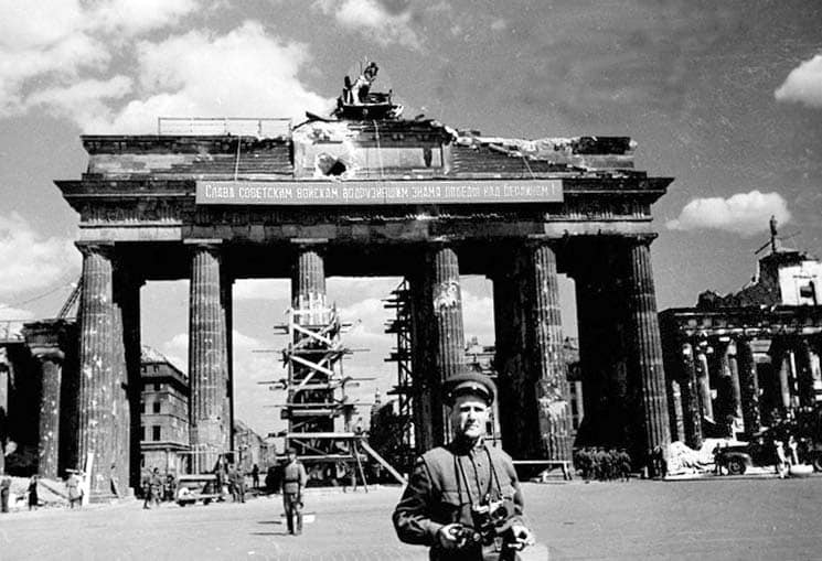Porte de Brandebourg à Berlin en 1945 – Photo de stoixeia