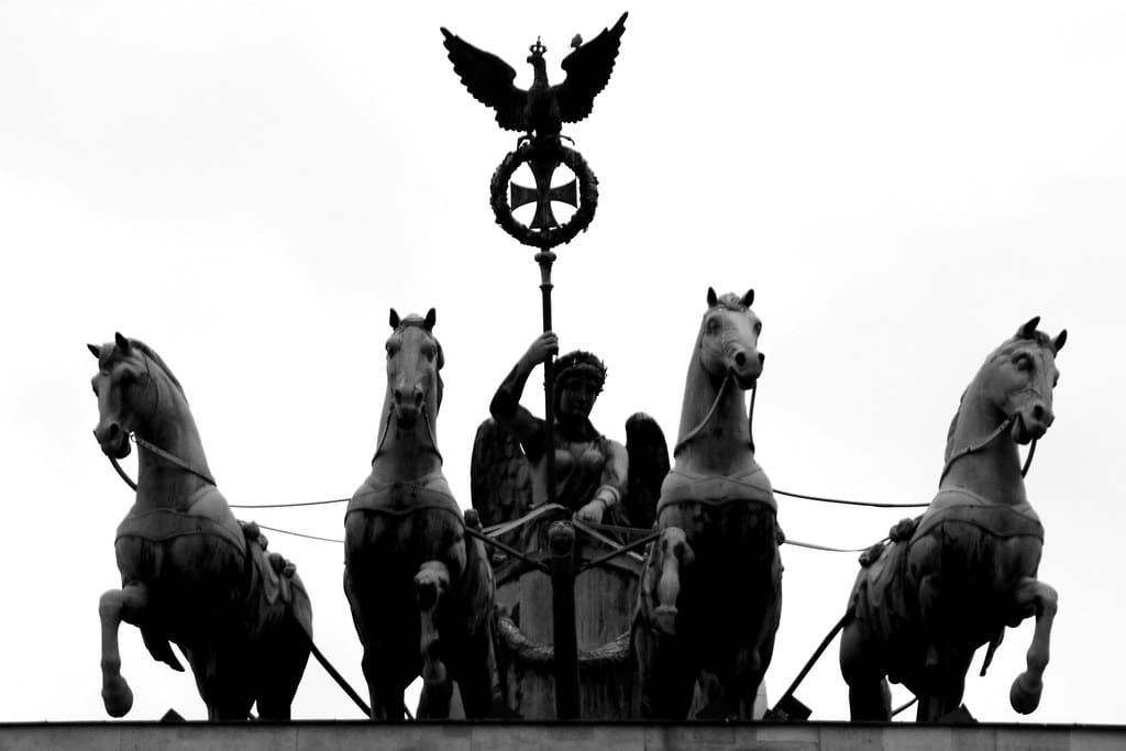 Quadrige sur la Porte de Brandebourg à Berlin – Photo de alberto a.s.
