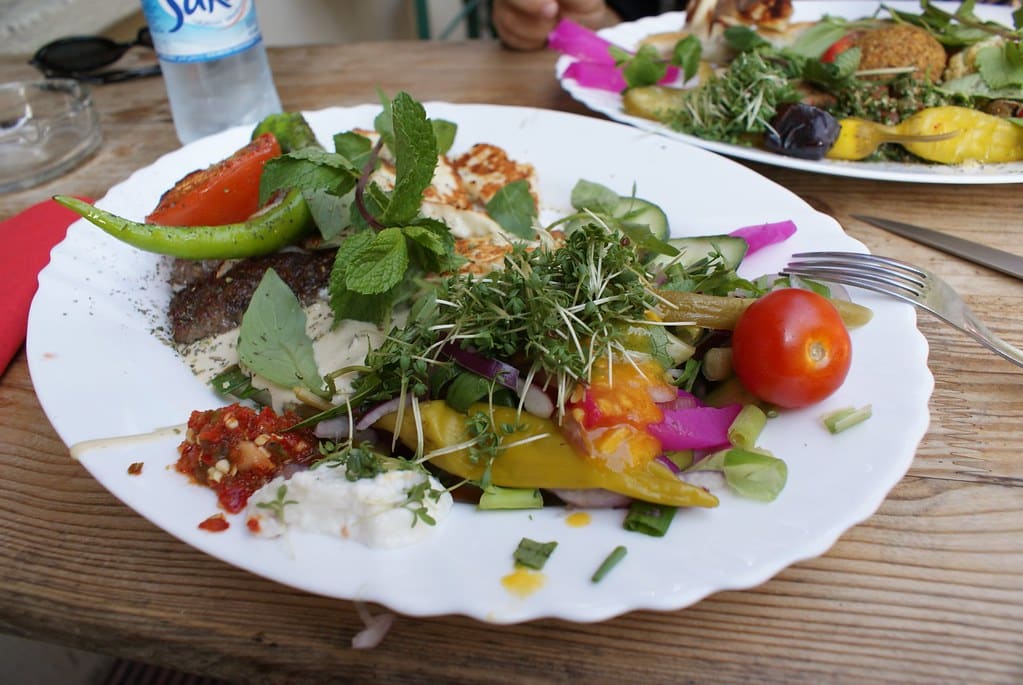 Plat végétarien de toute beauté dans un restaurant à Berlin.