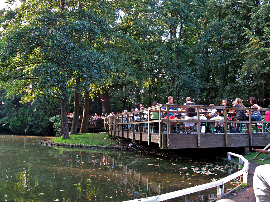 Café am Neuen See dans le parc du Tiergarten à Berlin.