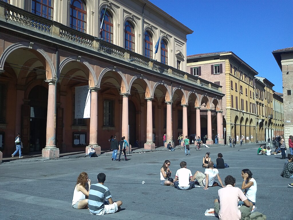 Piazza Giuseppe Verdi, coeur du quartier étudiant. Photo d'Alespal - Licence ccbysa 3.0