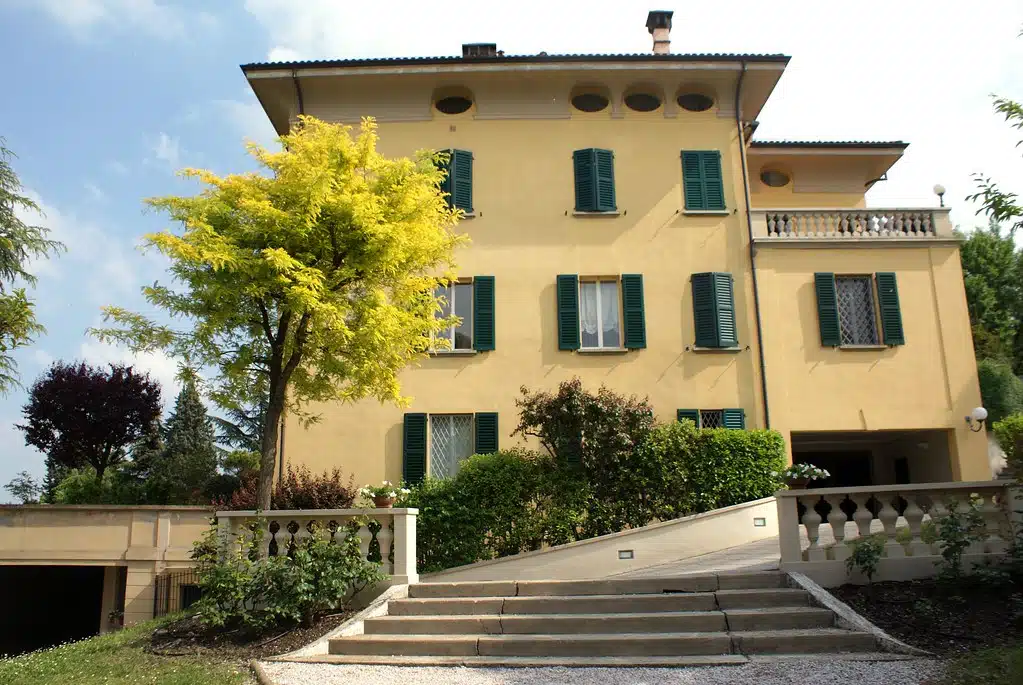 Belle villa sur la route vers le Sanctuaire San Luca à Bologne.