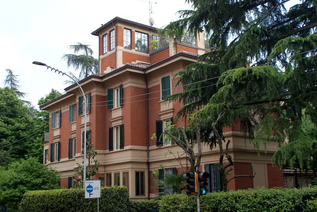 Belle villa sur la route vers le Sanctuaire San Luca à Bologne.