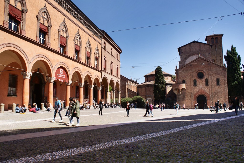 A ne pas rater : Piazza Santo Stefano et Basilico Santo Stefano à Bologne.