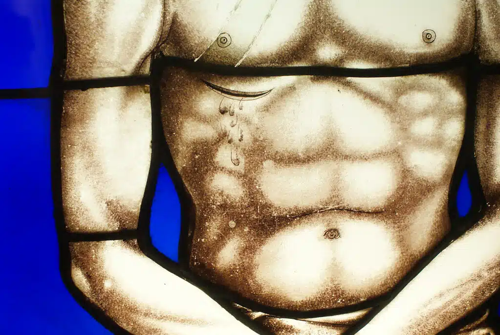 Vitrage viril de Jésus dans le musée du Moyen Age à Bologne.