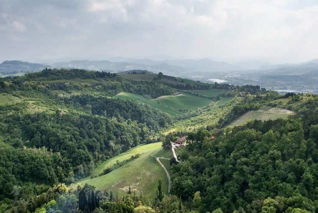 Vue sur les collines au sud de Bologne depuis le sanctuaire de San Luca.