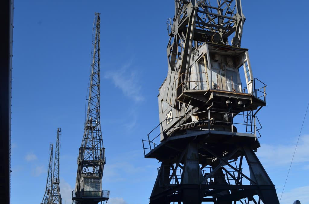Harbourside : Grues du port devant le musée de la ville, le M-Shed.