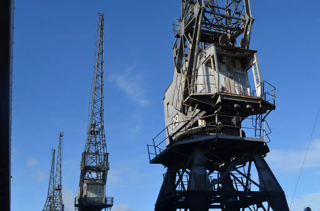 Harbourside : Grues du port devant le musée de la ville, le M-Shed.