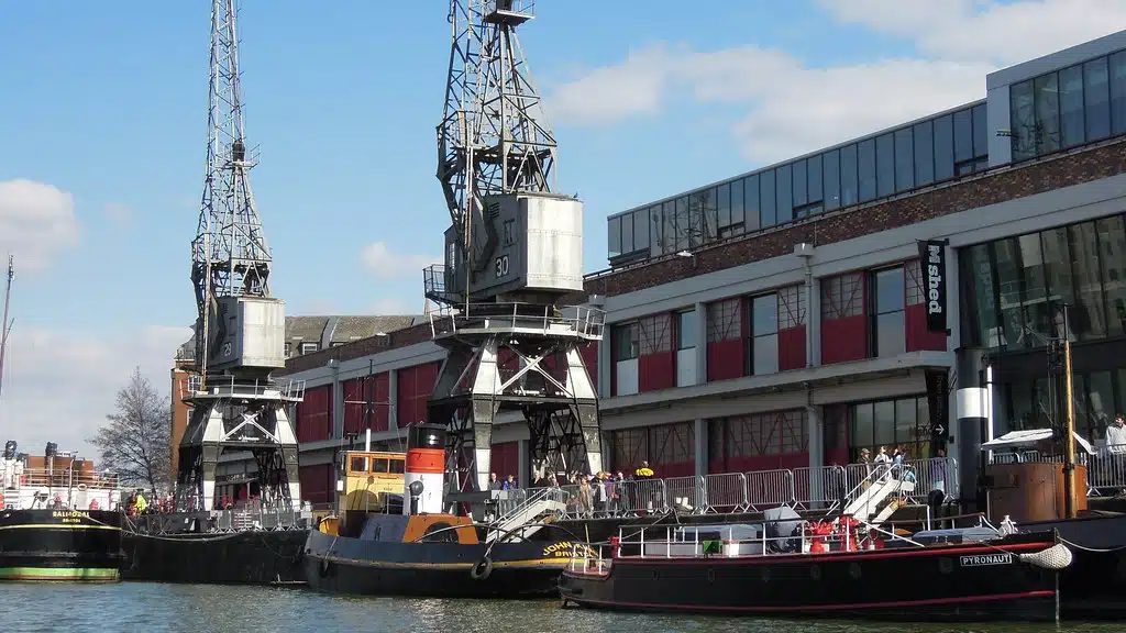 Bateaux à vapeur devant le musée M-Shed – Photo de David McKelvey