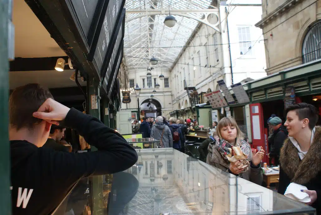St Nicolas Market reste une très bonne option pour manger. Central, sympa, bon et pas cher.