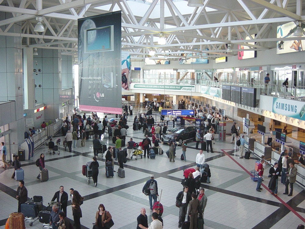 Aéroport de Budapest, vue sur le hall d'embarquement - Photo de Cccc3333