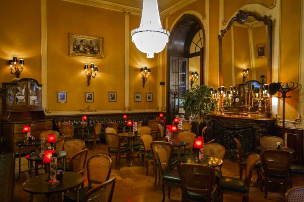 Café littéraire Muvesz à Budapest. 