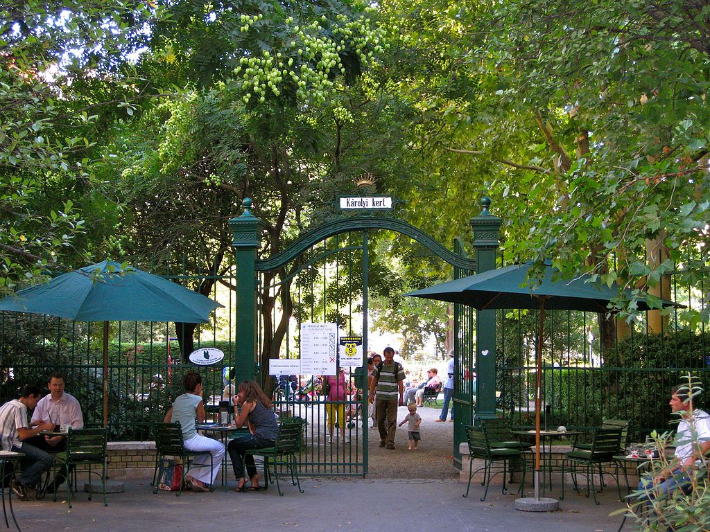 Charmant jardin du centre de Budapest : Károlyi kert - Photo de Top Budapest