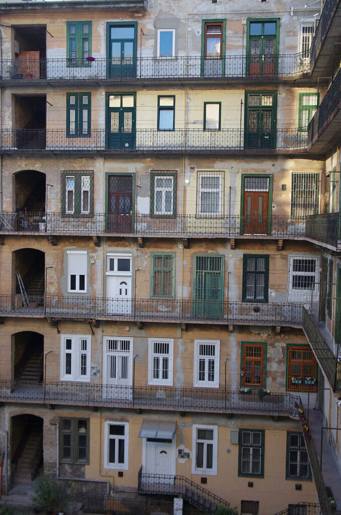 Cour d’immeuble à Budapest – Photo Paolo Villa