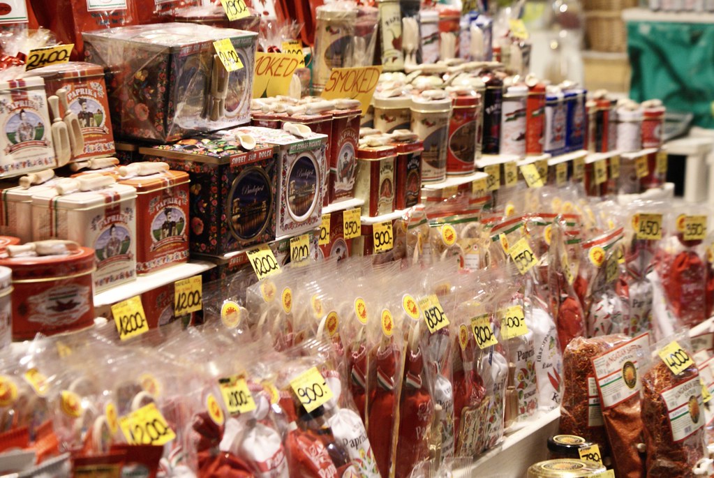 Stand de paprika dans le Grand marché de Budapest