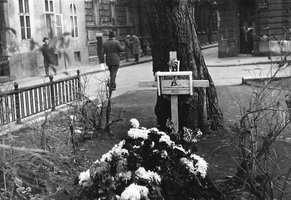 Mort pour une Hongrie libéré des Staliniens, Budapest en 1956. FOTO:FORTEPAN / Pesti Srác2