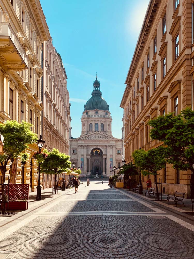 Basilique Saint-Etienne quand le quartier de Lipotvaros à Budapest - Photo de Zalan Szabo