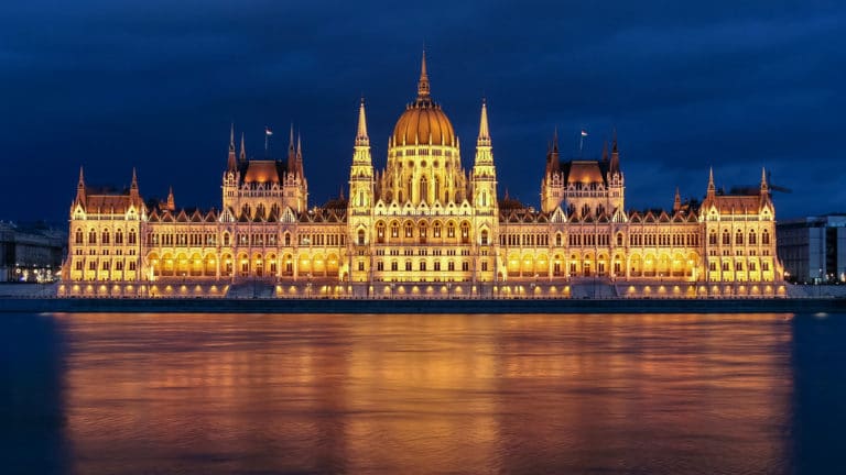 Parlement de Hongrie au bord du Danube à Budapest - Photo de Jorge Franganillo