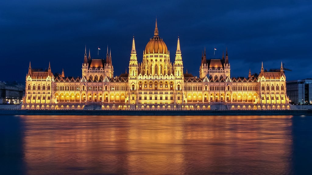 Parlement de Hongrie au bord du Danube à Budapest - Photo de Jorge Franganillo