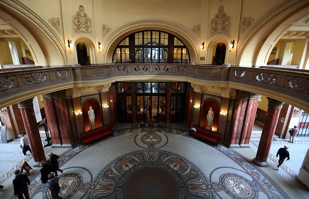 Entrée des bains Gellert dans le quartier de Taban à Budapest - Photo de Thaler Tamas