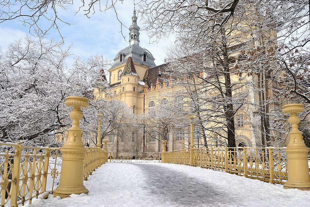 Chateau de Vajdahunyad dans le parc de Varosliget - Photo d'EtelkaCsilla