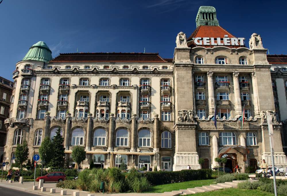 Façade de l’hôtel Gellert à Budapest sur le Danube – Photo de Misibacsi