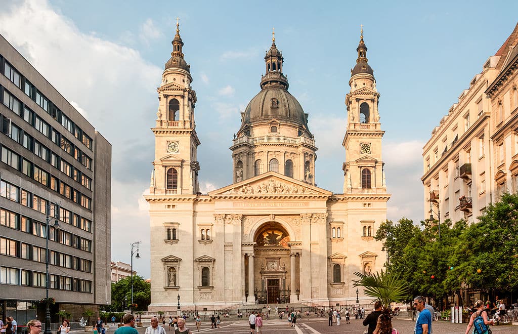 L’imposante Basilique Saint-Etienne dans le centre de Budapest.