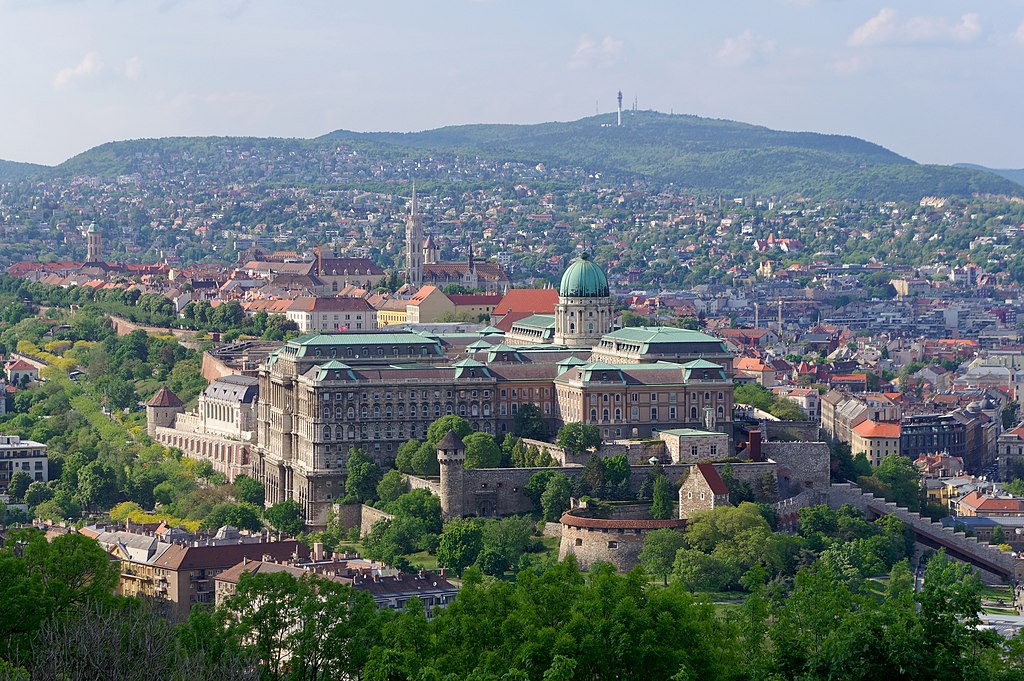 Vue sur le Palais de Budapest depuis le mont Gellert - Photo de Jakub Halun