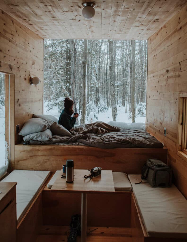 Cabane dans les bois, expérience immersive de bout du monde - Photo de Nachelle Nocom