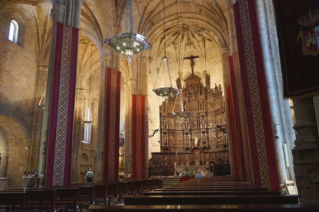 Dans la nef de la Cacathédrale de Caceres.