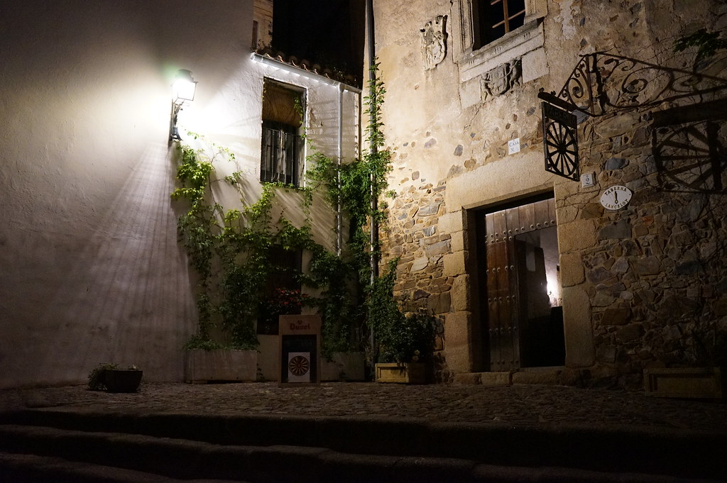 Devant la Taberna Sir Lancelot.