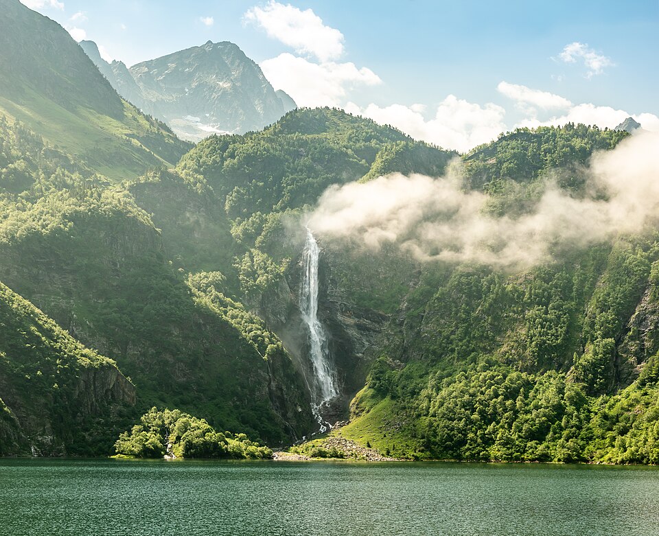 Cascade d'Oô dans les Pyrénéees - photo de Tournasol7 - Licence ccby40