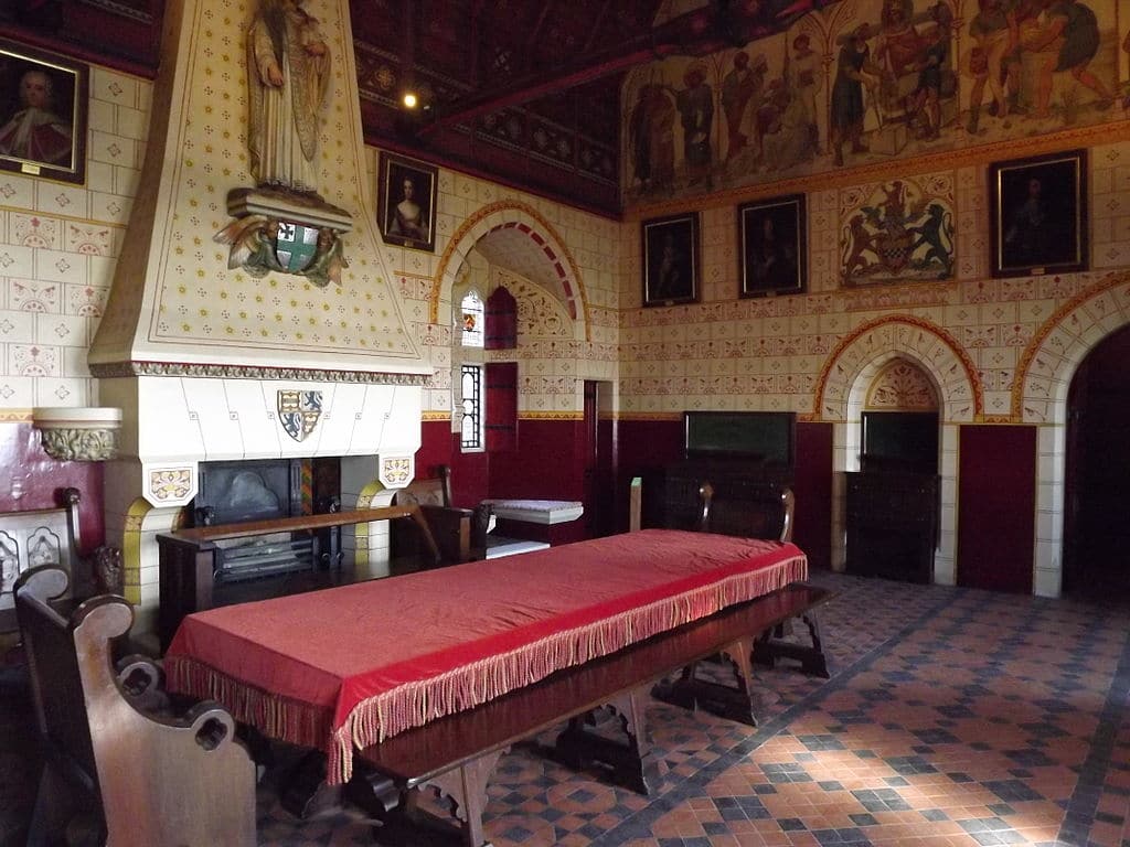 Intérieur du chateau Castell Coch Banqueting Room à Cardiff - Photo de Hchc2009