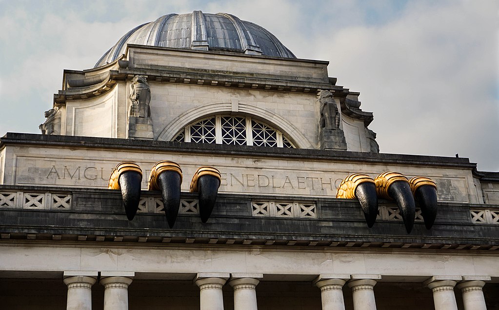 Installation sur le batiment du National Museum Cardiff - Photo de Adam Saif