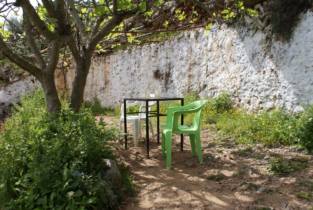Café jardin au dessus de la rivière à l’ouest de Chefchaouen.