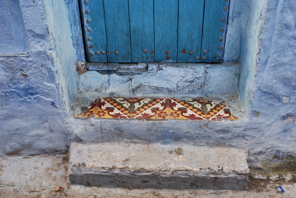 Ajoutez-y les portes, ferronneries et faiences et le charme opère à coup sur.