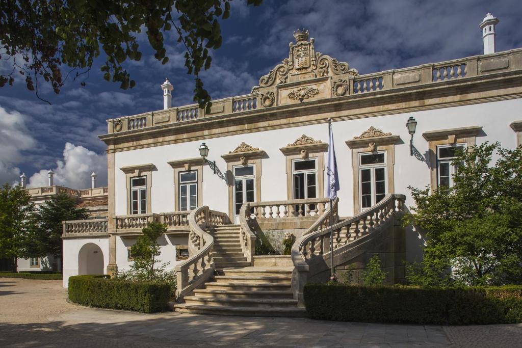 Entrée somptueuse de l'Hotel Quinta das Lagrimas à Coimbra.