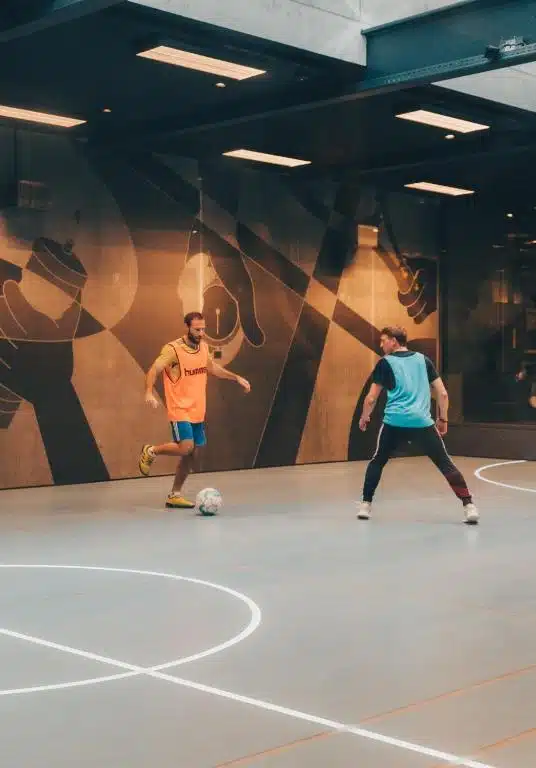 Terrain de futsal (football sur surface d'un terrain de hand) à l'auberge de jeunesse Next House Copenhagen à Copenhague.