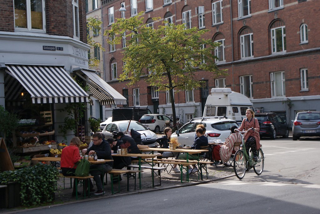 Jolie terrasse à Copenhague dans le quartier de Norrebro.