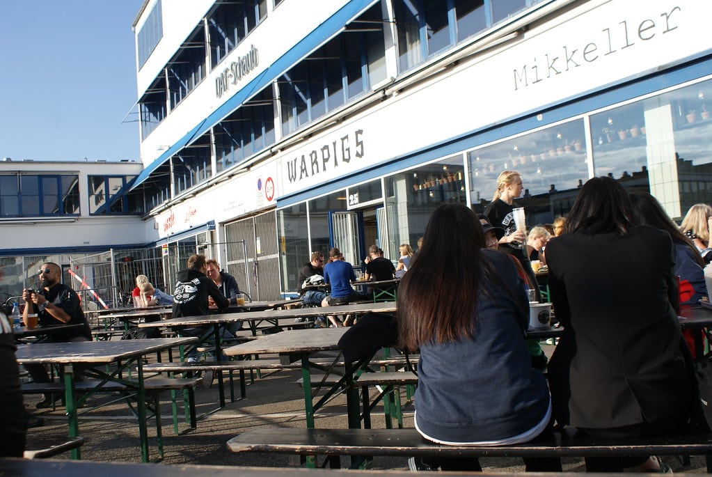 Terrasse du bar Warpigs dans Meat Packing district de Copenhague.