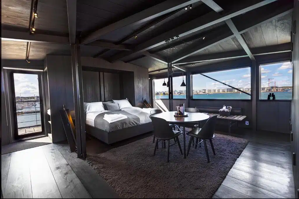 Chambre de THE KRANE, Hotel de luxe industriel à Copenhague.