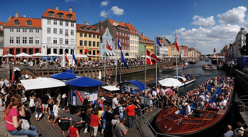 Le canal Nyhavn, la carte postale colorée de Copenhague - Photo de Mstyslav Chernov